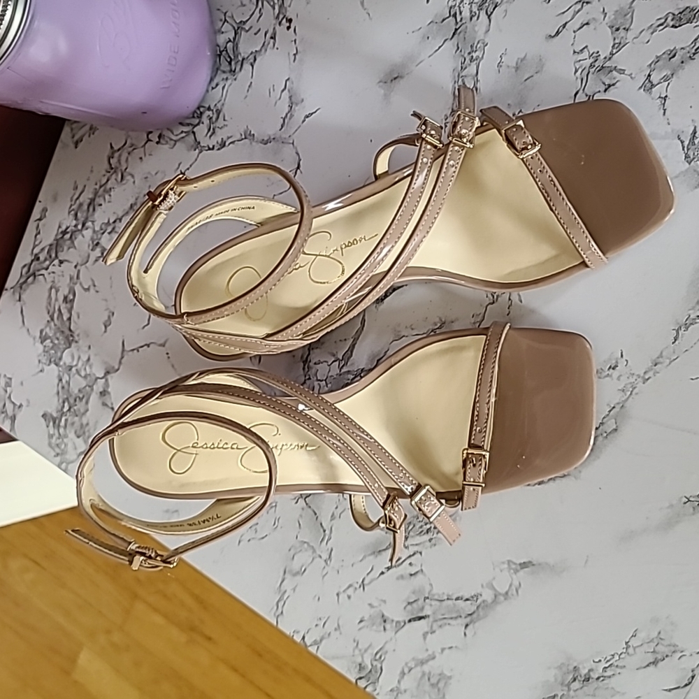 Jessica Simpson sz 7.5 beige wedge shoes